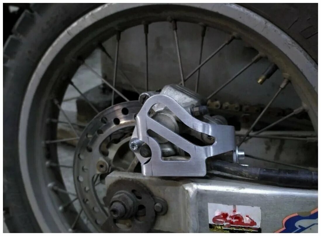 проставки руля r1200gs wunderlich. защита суппорта. защита суппорта. двухсоставной суппорт мотоцикла. пружинки для тормозных суппортов киа спортейдж 3.