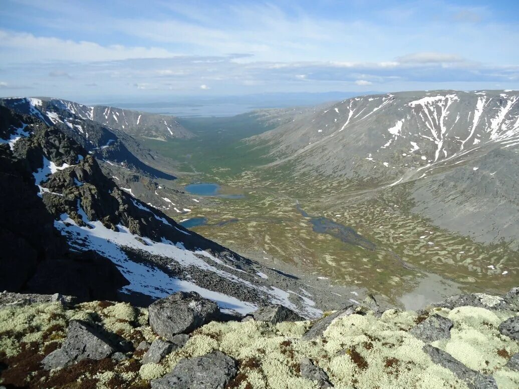 Горный массив Хибины Мурманская область. Мурманск горы Хибины. Горный массив Хибины рельеф. Кольский полуостров горы Хибины.