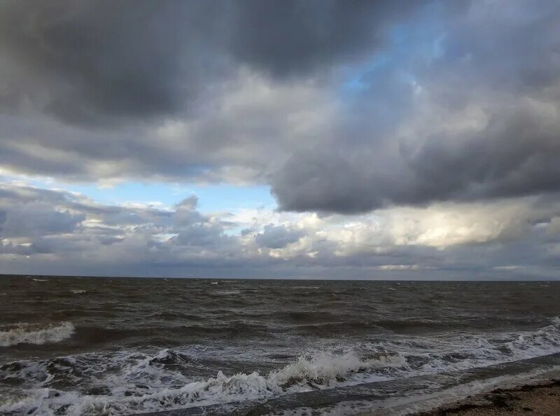 Сильный северный. Ветер на Азовском море. Азовское море неспокойное. Азовское море осень. Азовское море осенью.