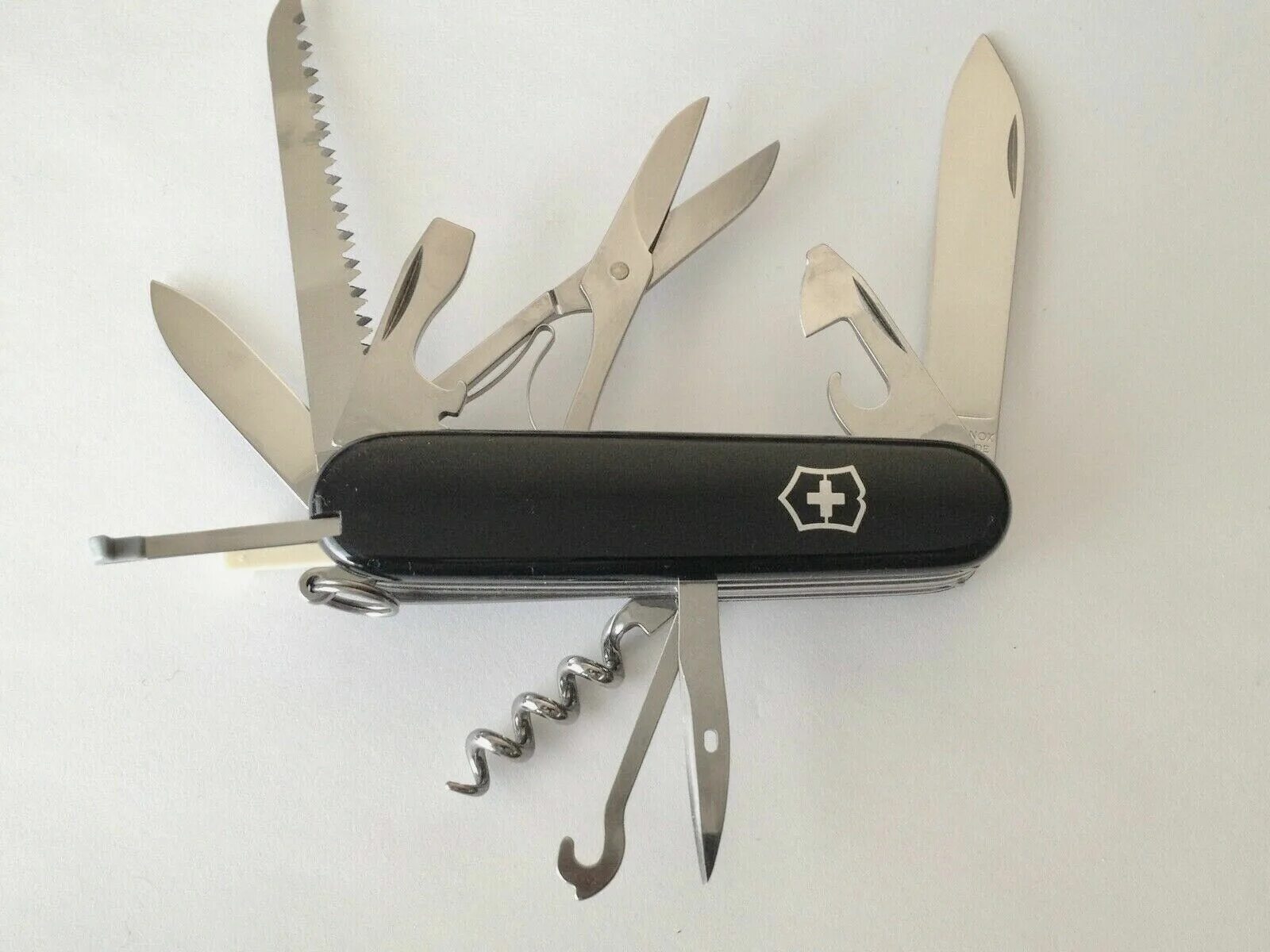 Швейцарский нож оригинал. Victorinox Huntsman. Victorinox Swiss Army Knife. Нож Victorinox Huntsman. Мультитул Викторинокс Блэк.