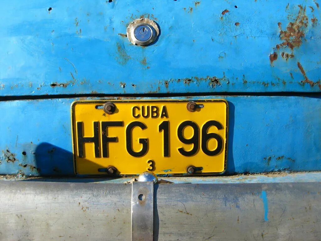 Метка на номерах. Автомобильные номера Южной Америки. Номерные знаки Южной Америки. Бирюзовый номерной знак. Южно американские номера.