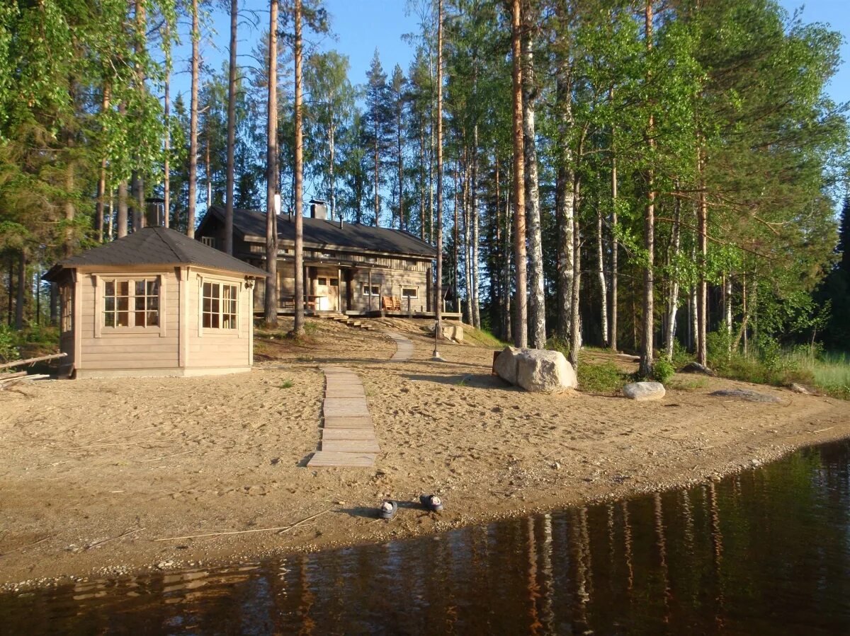 Карелия снять домик. Dom u Ozera Карелия. Остров Хаус Карелия. Домик в Карелии на берегу озера. Дом на берегу карельского озера.