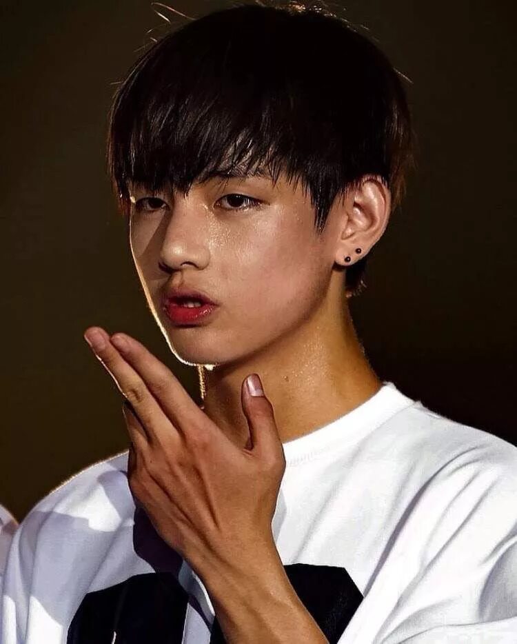 Бтс. Bts в домашней обстановке. Группа bts. Bts taehyung 2020. Фото группы бтс.