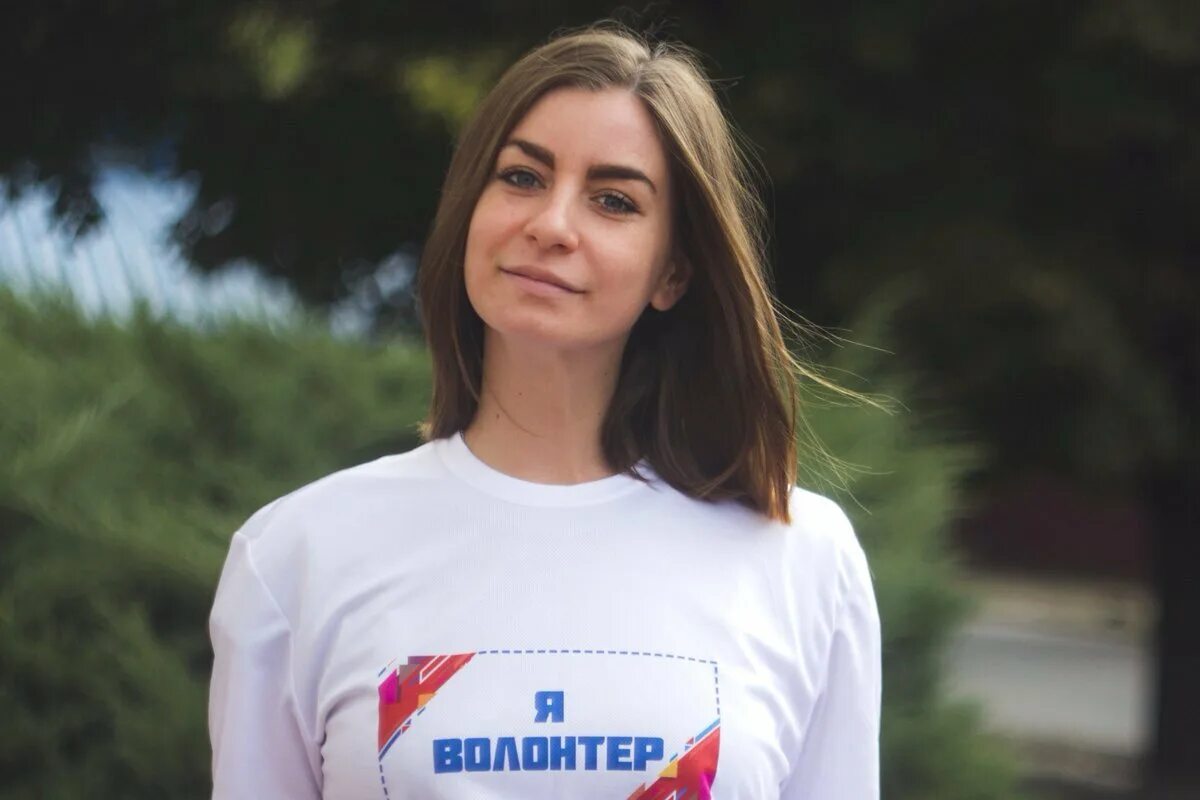 Девушка волонтер. Девушка волонтер. Девушка волонтер. Девчонки волонтеры. Волонтеры медики.