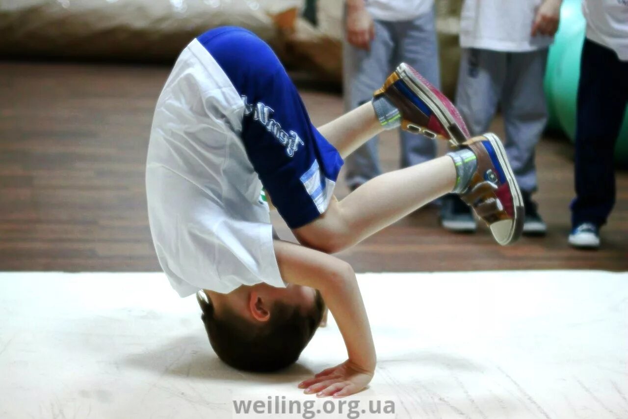 кувырок назад фото