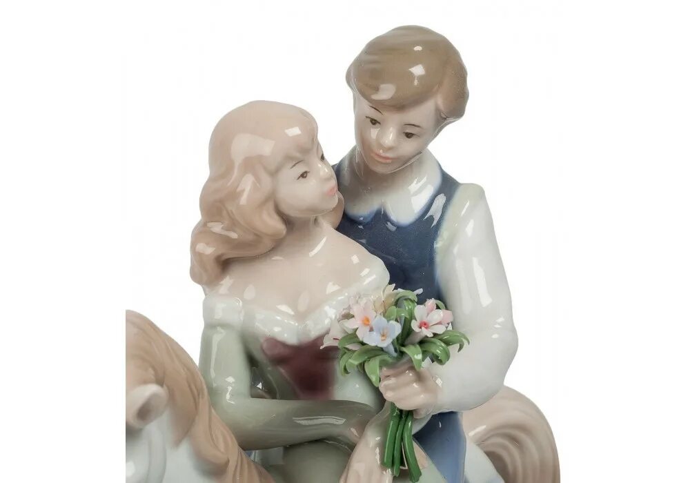 Девушка гадает на картах таро. Любовный приворот. Гадание на статуэтке любви заговор мага. Гадание на статуэтке любви заговор мага. Любовное колдовство.