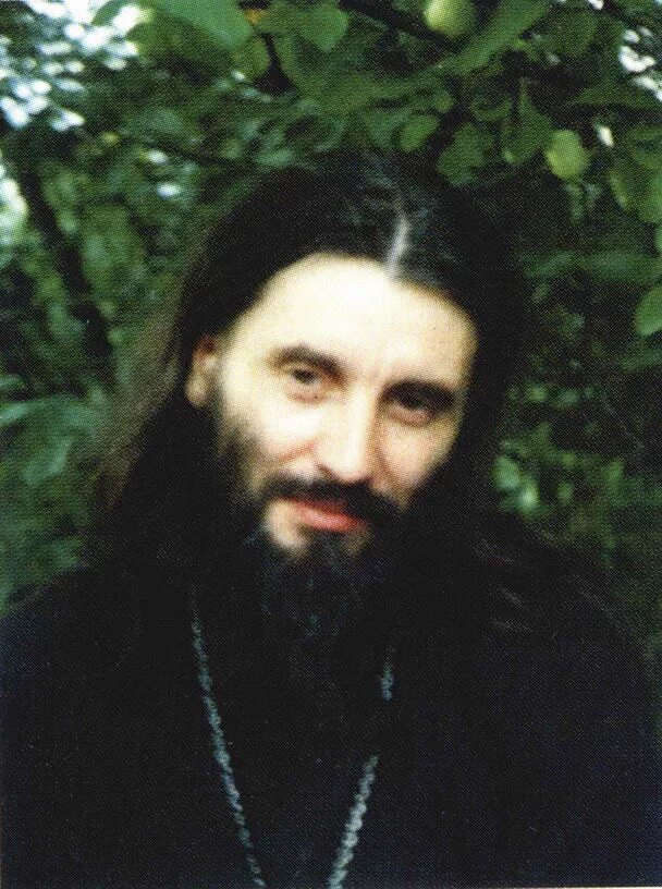 Отец владимир шикин дивеево. Батюшка владимир шикин дивеево. Иерлмонах владимир шишкин дивеево. Иеромонаха владимира шикина. Дивеево шикин иеромонах.