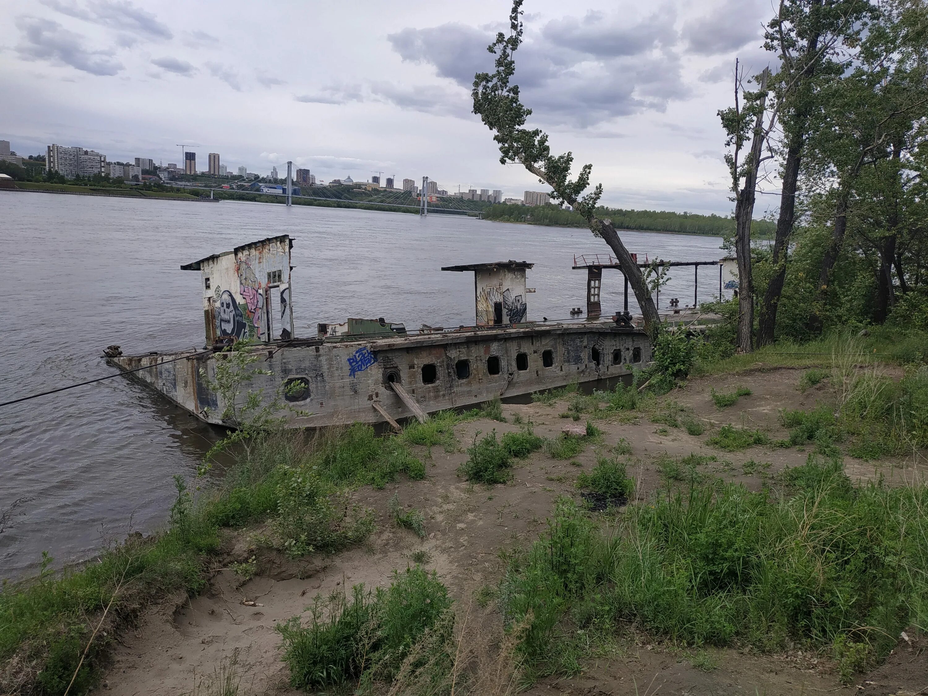 Дебаркадер ордынское. Дебаркадер в ордынке. чернаково дебаркадер заброшенный.