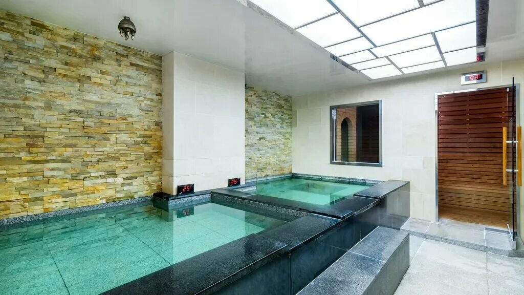 Владивосток оздоровительный комплекс. Спорткомплекс чемпион вгуэс. Водно оздоровительный комплекс владивосток. Гостиница островок владивосток. Бодрость, оздоровительный комплекс.