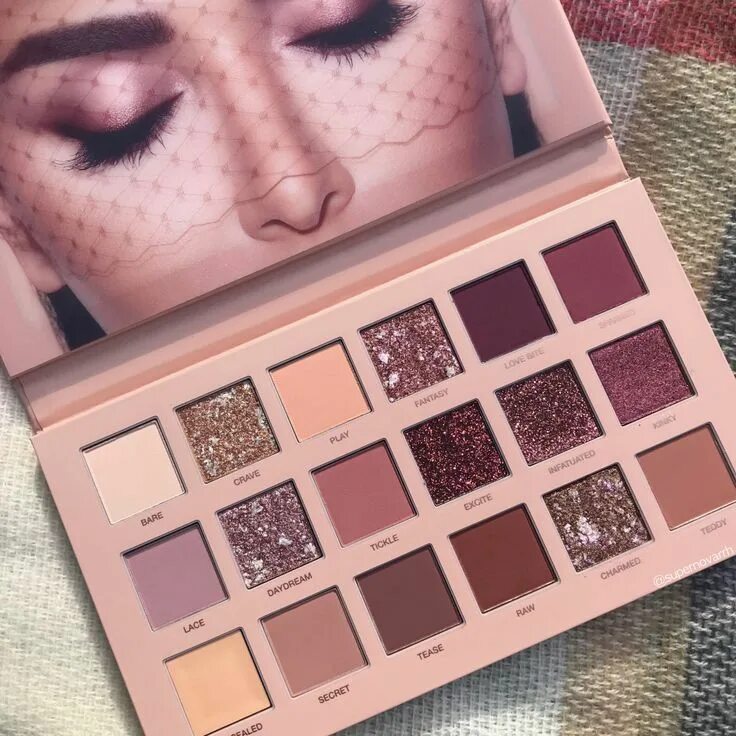 Палетка худа бьюти. Палетка теней худа бьюти. тени для век huda beauty. палетка huda beauty obsessions light палетка. худа нюд палетка теней.