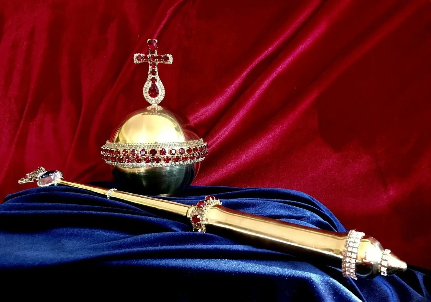 Держава вместе. Корона скипетр держава. царский венец держава и скипетр. скипетр российской империи. шапка скипетр держава ивана грозного.