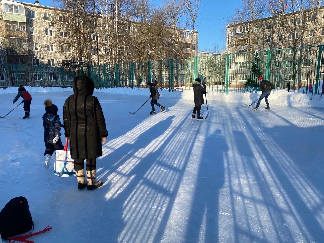 Катки калужская область. Кубяка Калуга каток. Никитина 121 каток Калуга. Каток 21 век Калуга. Маяковский каток Калуга.