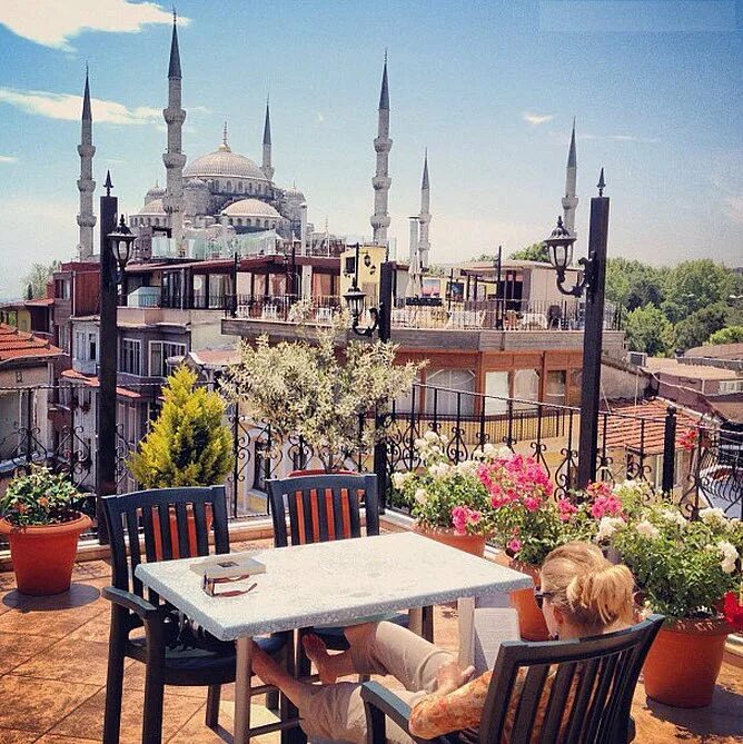 Turkey html. Терраса Босфор Стамбул. Террасы Стамбул Ortakoy. Ресторан Hagia Sophia Terrace Стамбул. Инстаграмная терраса Стамбул.