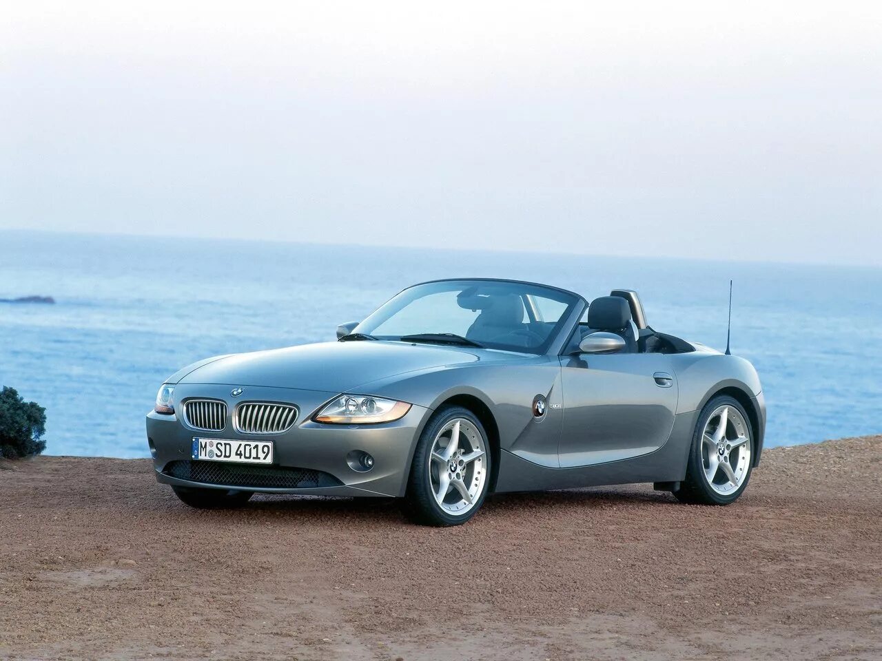 BMW z4 Roadster. BMW z4 кабриолет. BMW z4 2002. BMW z4 e85. Бмв двухместная