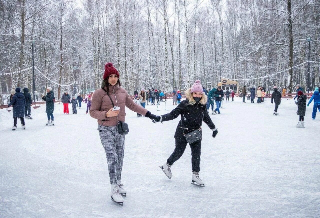 Куда сходить в домодедово. Парк ёлочки в домодедово каток. каток в парке елочки домодедово. каток город домодедово парк елочки. каток в парке елочки домодедово 2025.