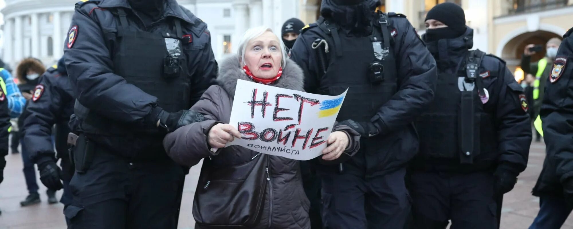 Митинг Украина. Нет войне с Украиной. Митинг нет войне. Митинг против войны в СПБ.