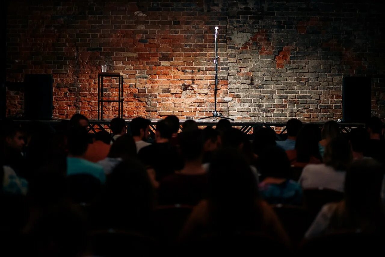 Большевик лофт ленинградский. Стендап стор петровка 21. Лофт холл зал рокфеллер. 15. Москва, большевик лофт ленинградский просп.