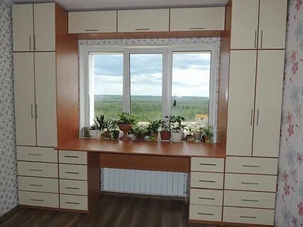 Мебель у окна в детской