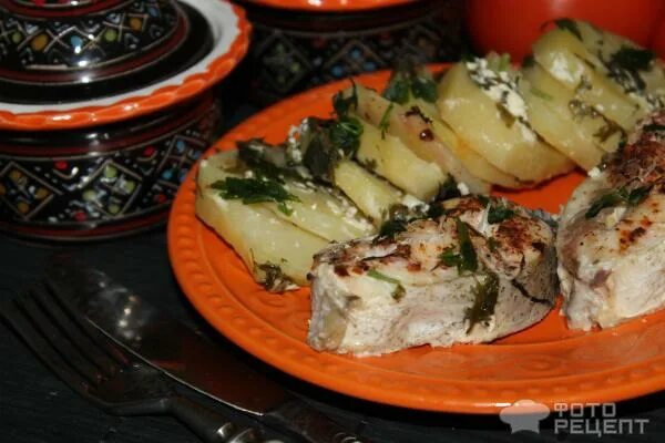 пикша в фольге. запеканка из рыбы с грибами. рыба пикша запеченная с картошкой. пикша с картошкой в духовке рецепты. пикша в духовке с овощами.