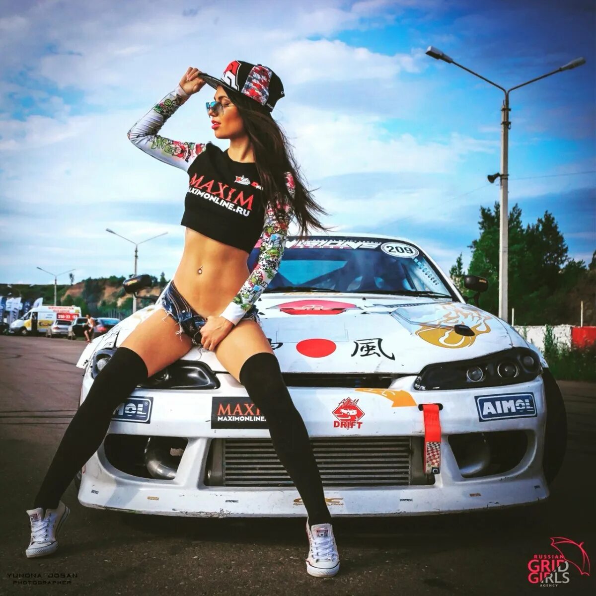 Drift girls. Дрифт девушки. Авто дрифт девушки. Гоночные машины и девушки. Крутые девушки и японские Тачки.