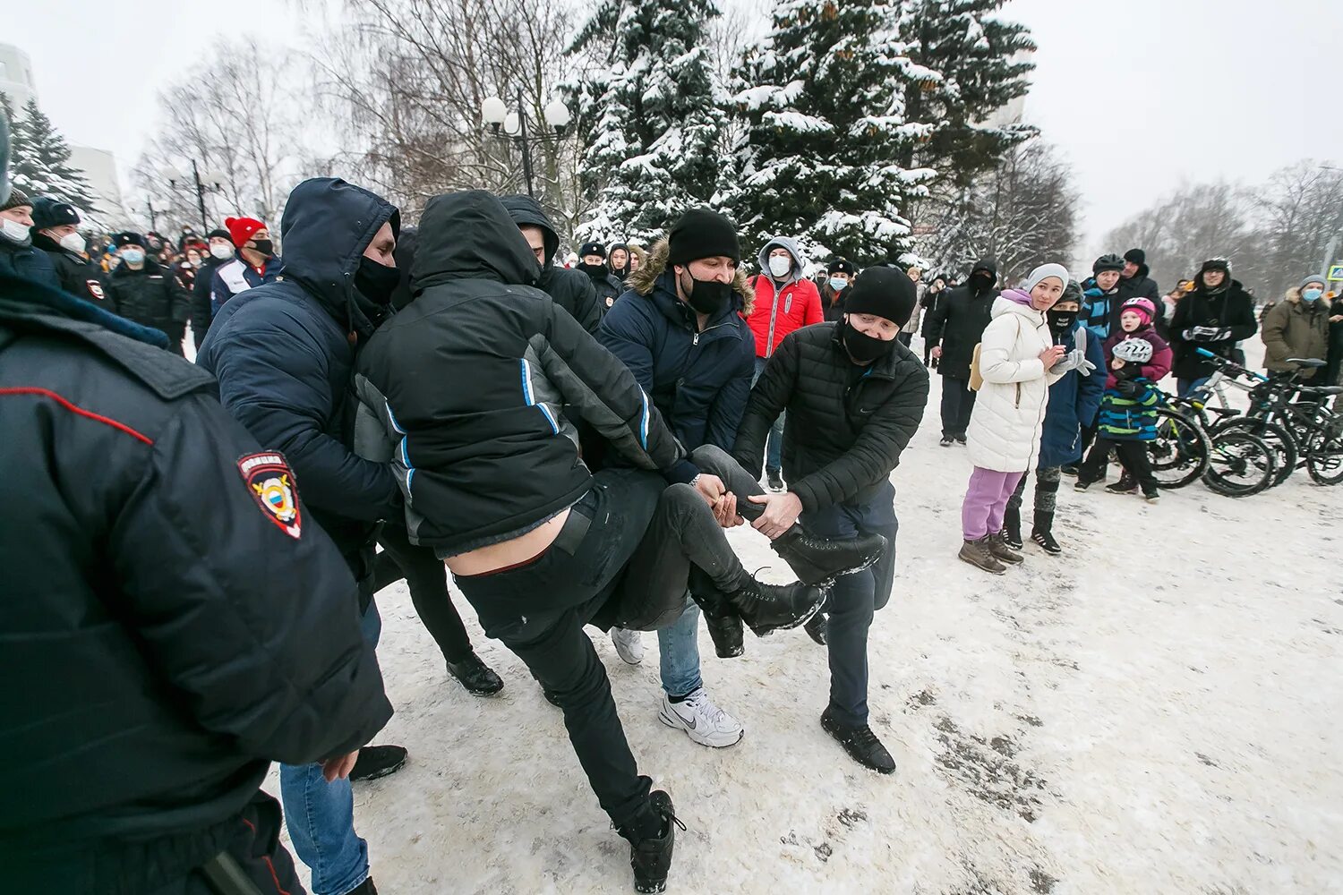 Почему творится беспредел. Санкционированный митинг. Несанкционированный митинг во Владимире. Полицейский в штатском. Санкционированные и несанкционированные мероприятия.