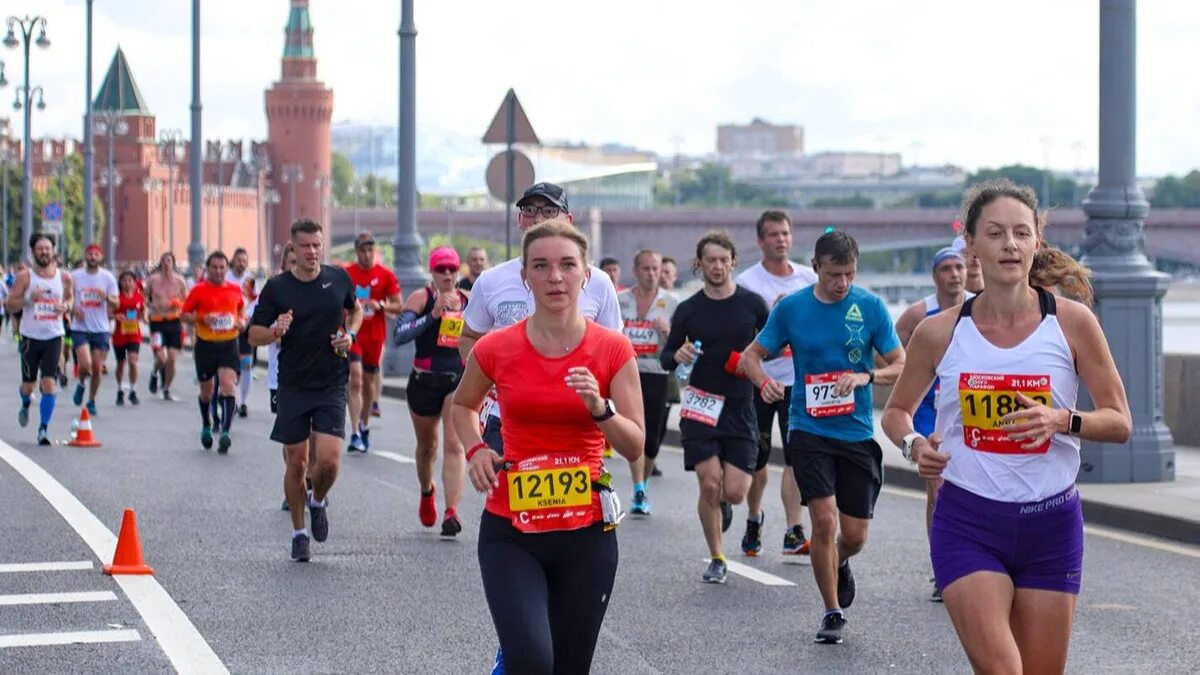 Парад ретро транспорта москва. Поездка в москву. Парк лефортово в москве. Зеленый марафон 2024. Москва столица.