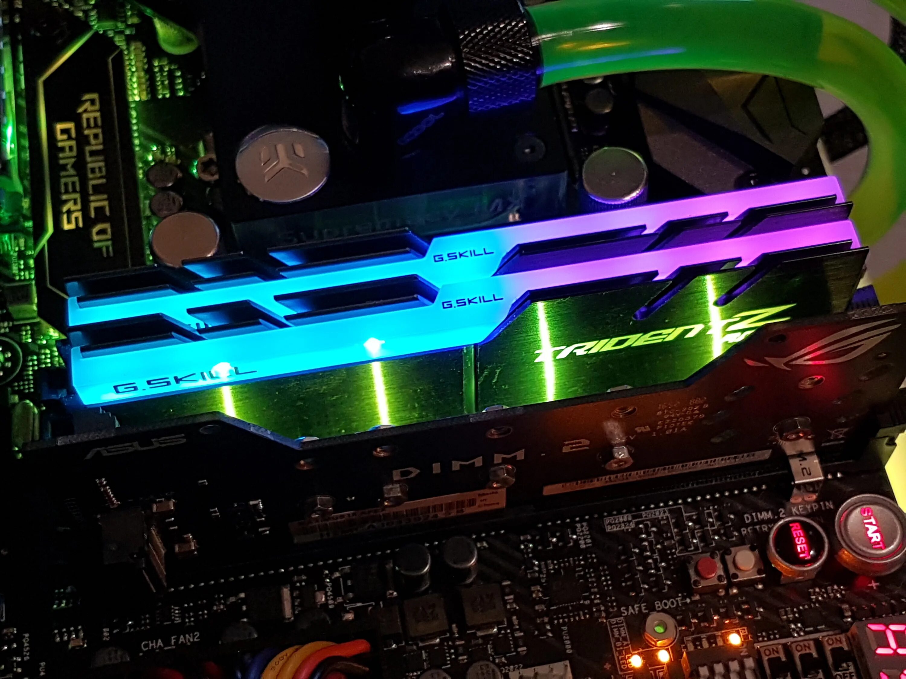 G skill купить. G.skill Trident z RGB. Оперативная память g skill RGB. Team Group t-Force Night Hawk RGB. G.skill Trident z RGB (f4-4000c17q-32gtzr).