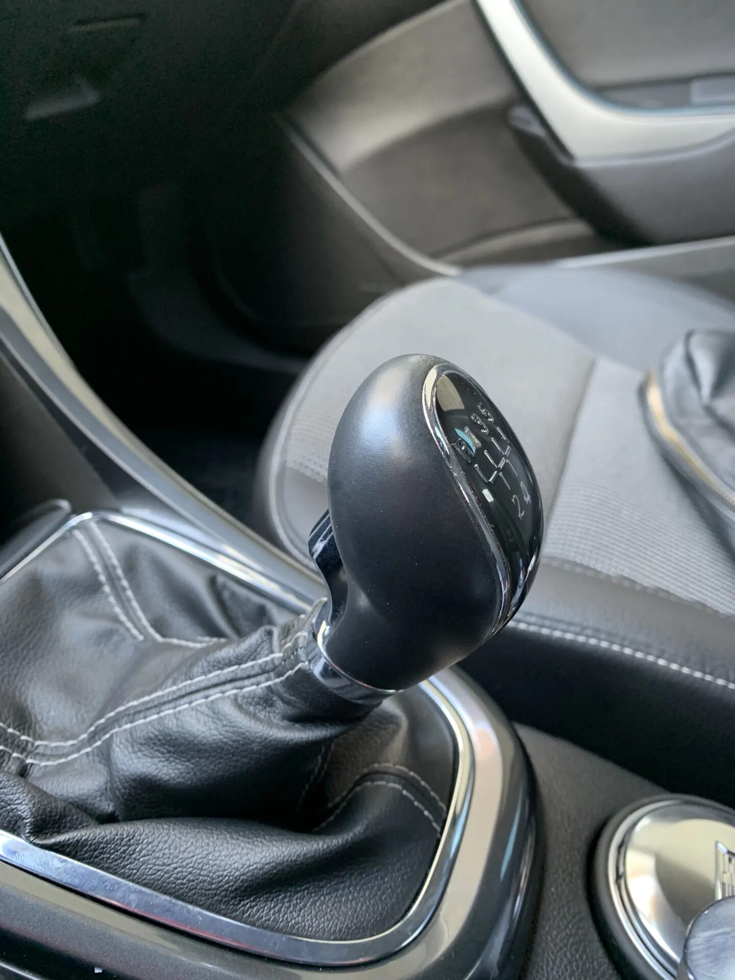 № 79 Замена ручки КПП - Opel Astra J GTC, 1,6 л, 2012 года аксессуары DRIVE2