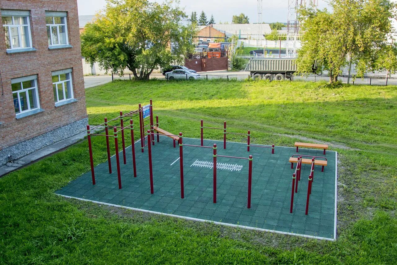 школьная спортивная площадка. спортивная площадка. спортивная площадка в школе. школьная спортивная площадка. современная школьная спортивная площадка.