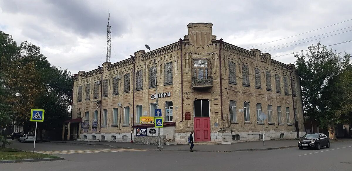 Ставропольский край 20 век. Гостиница Лувр Георгиевск. Георгиевск город Ставропольский край. Бывшая гостиница Лувр Георгиевск. Георгиевск старинные здания.