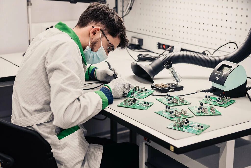 проводной умный дом. электроника приборы. ваших электронных устройств. разработка электронных устройств. электронное оборудование.