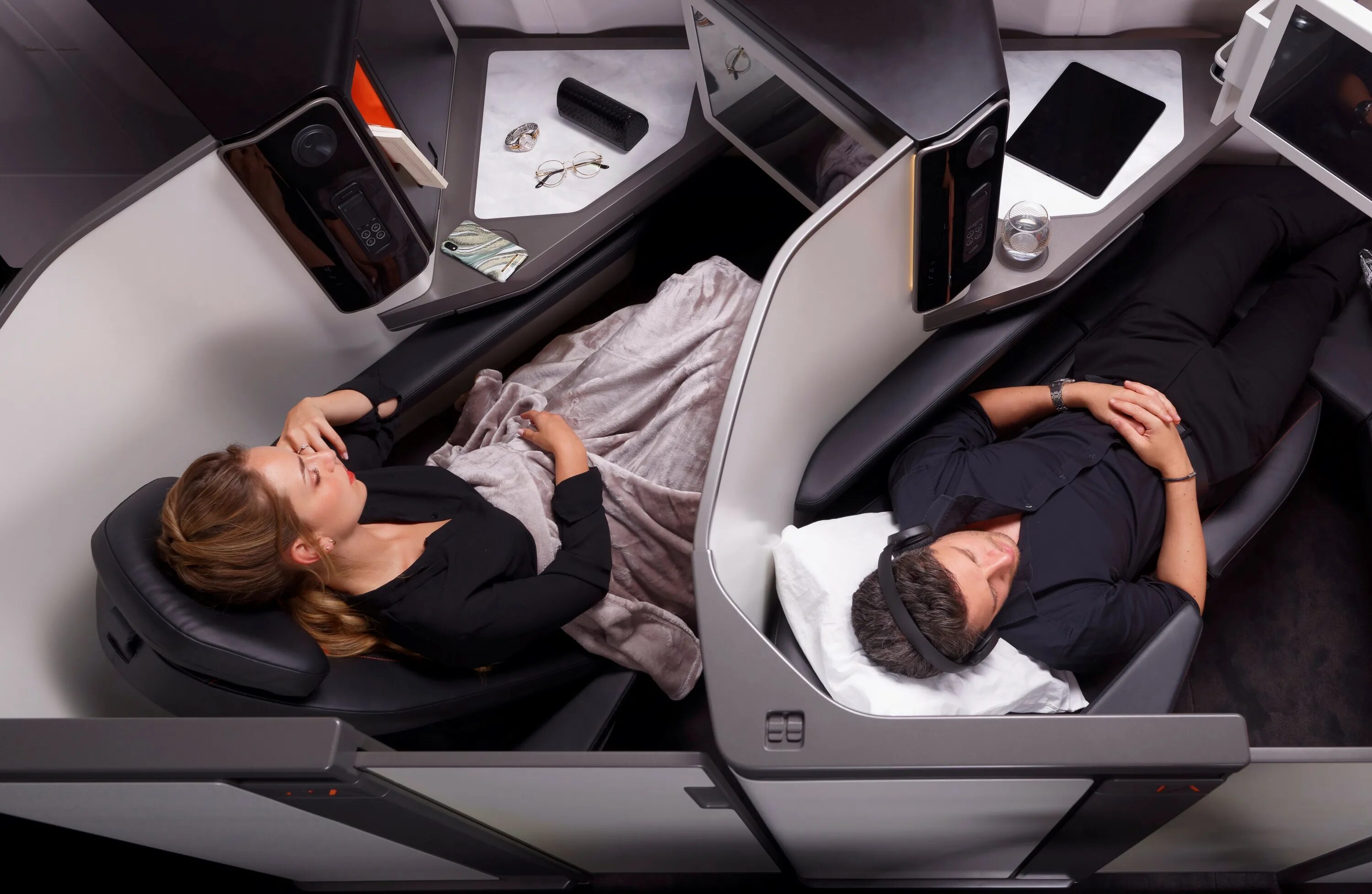 Airbus a321 бизнес класс. Business class Seats. Бизнес класс спят. Пересесть в бизнес-класс. Можно пересесть в самолете