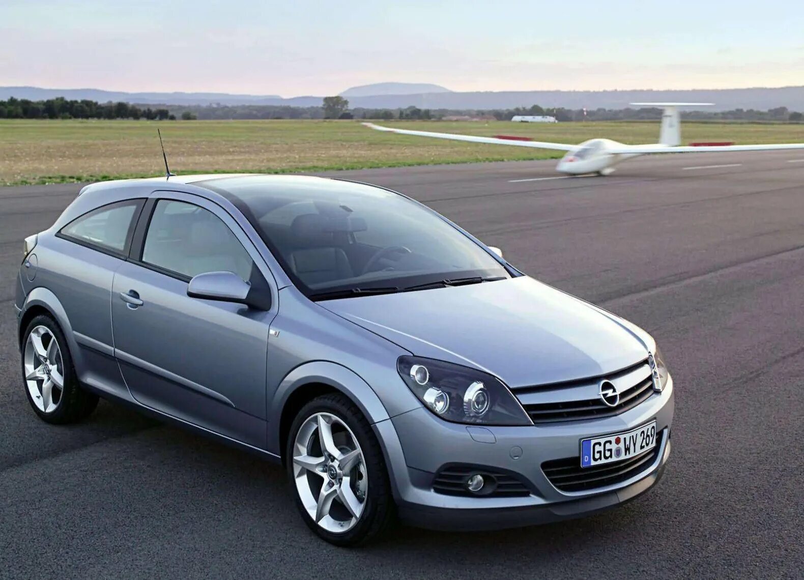 Как сделать opel. Opel Astra h GTC. Opel Asrrah. Opel Astra GTC H 1.8. Opel Astra h GTC 1.6.