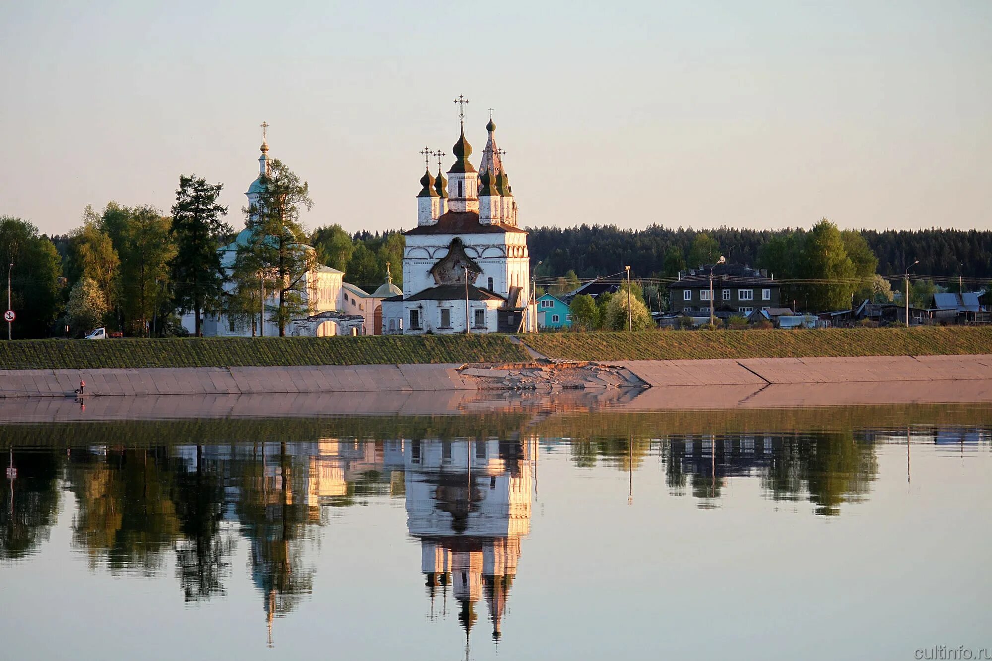 Река Сухона Великий Устюг. Набережная Сухоны Великий Устюг. Юг Сухона Великий Устюг.