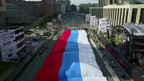Построил наш народ в центре столицы