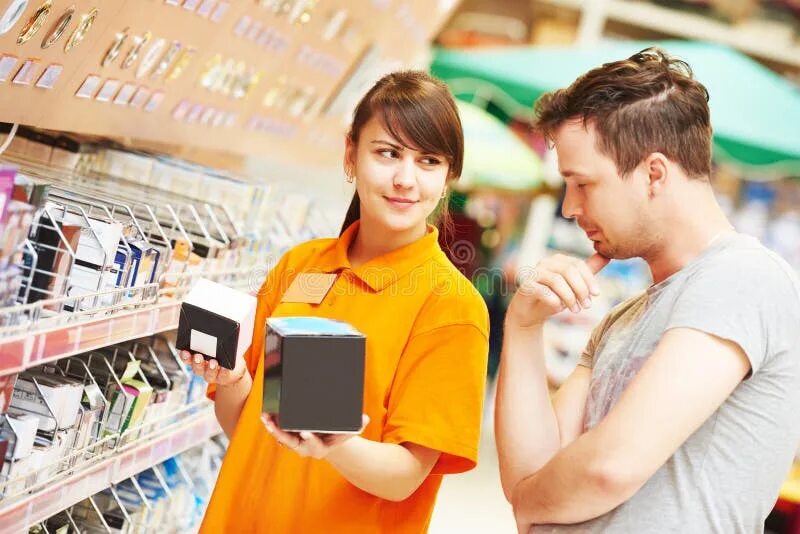 Покупатели бытовой техники и электроники. Seller and buyer. Консультация продавца покупателю. Работник торгового зала клипарт. Картинка покупатель электроники и бытовой техники.