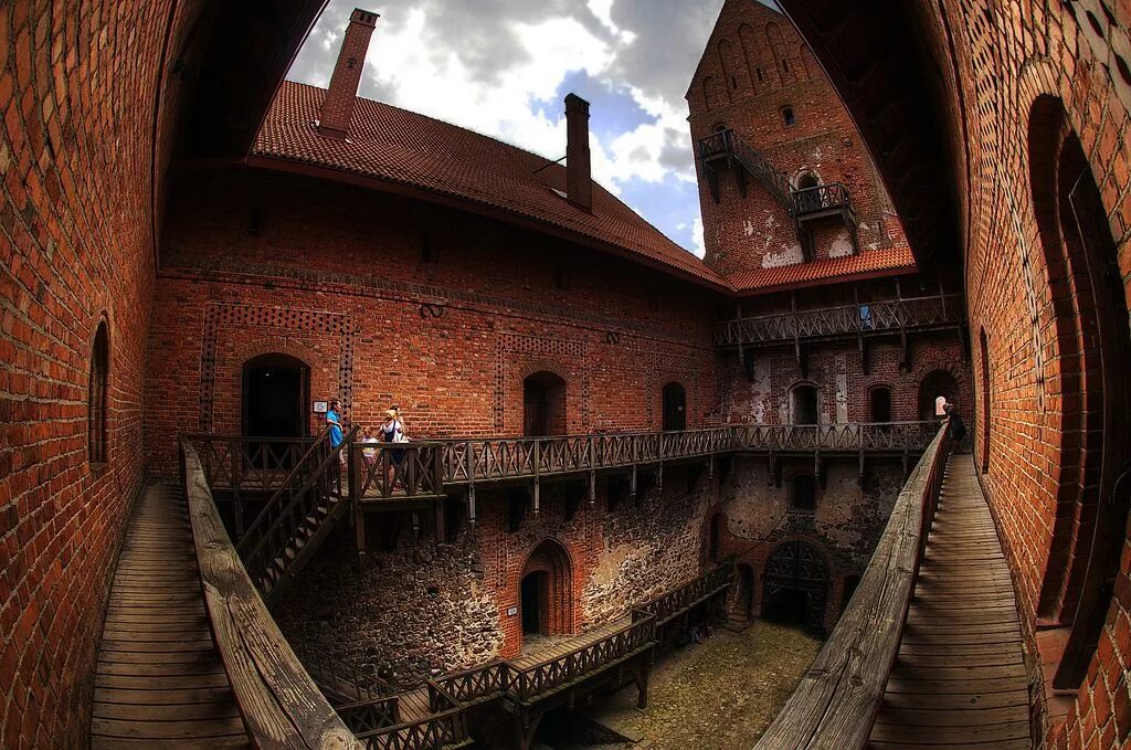 Тракайский замок. Тракайский замок Литва. Вильнюс замок Тракай. Тракайский замок Литва внутри. Тракайский островной замок.