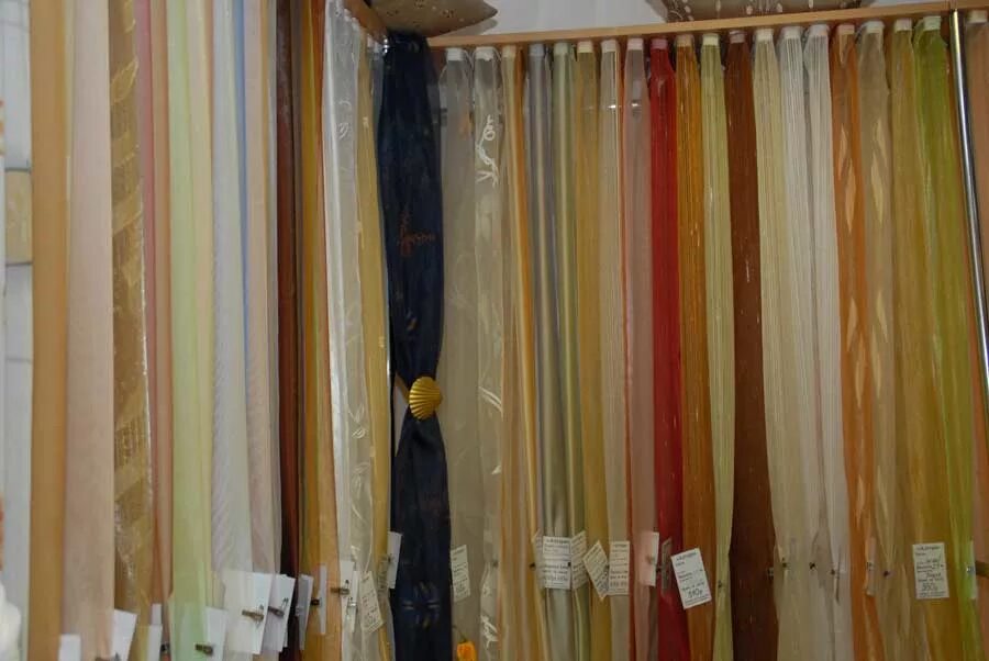 название салона штор. Magia. оформление салона штор. торговое оборудование для салона штор. магазин занавесок.