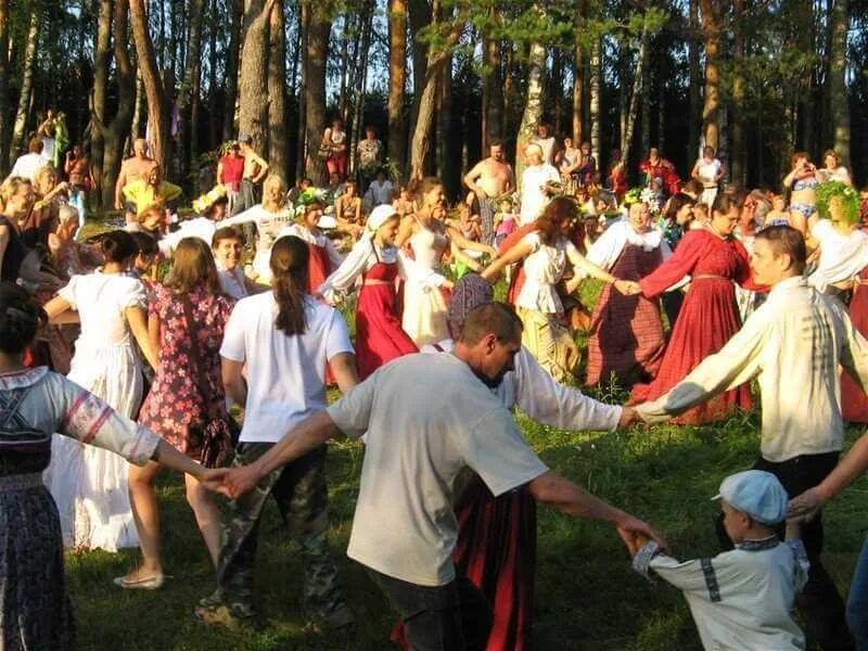 Озеро светлояр крестный ход. Купала светлояр. Светлояр ивана купала. Купала светлояр. Китеж град озеро светлояр.