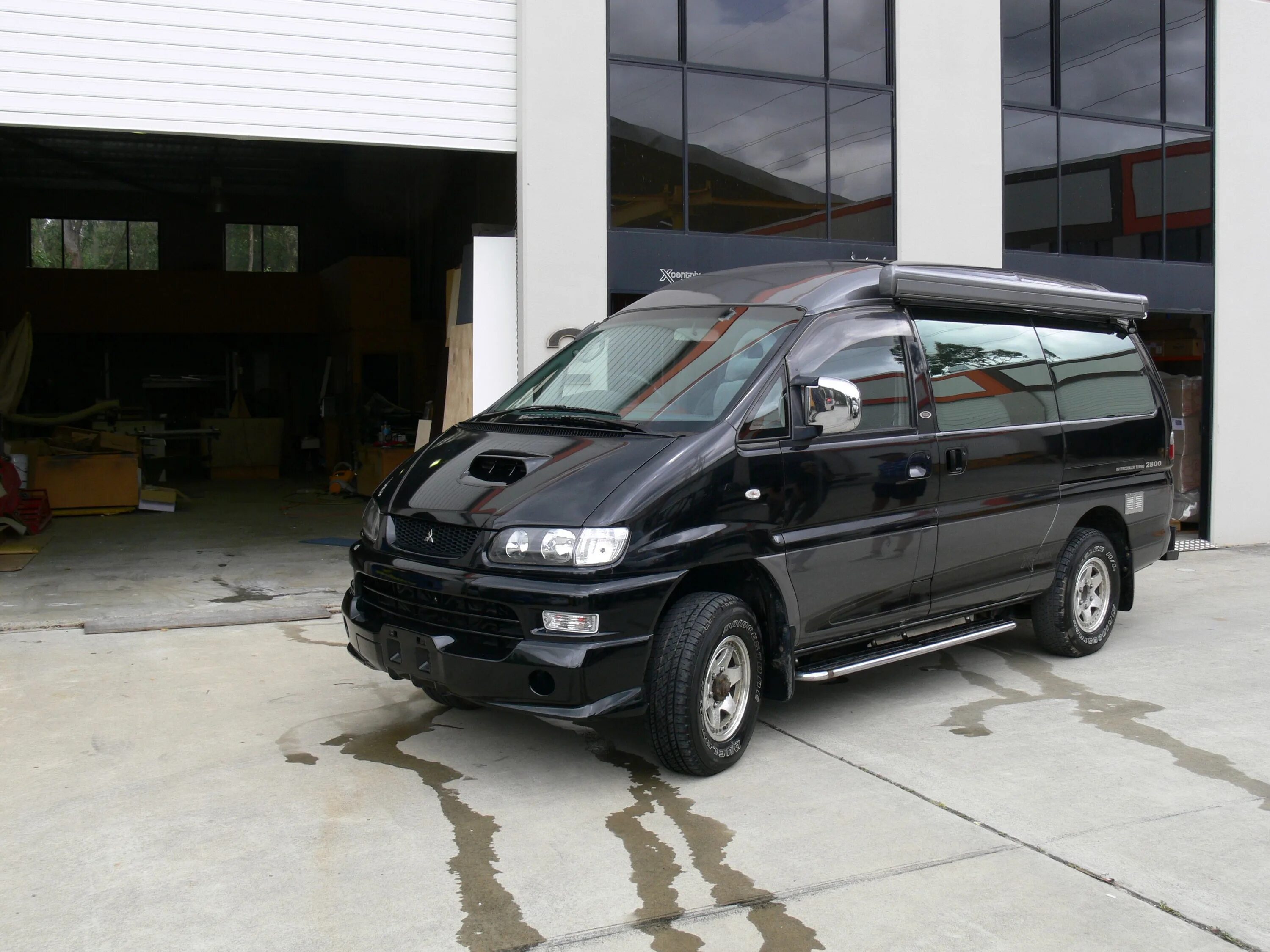 Delica l400. Mitsubishi l400. Делика l400. Mitsubishi Delica 400. L400 Mitsubishi 4x4.