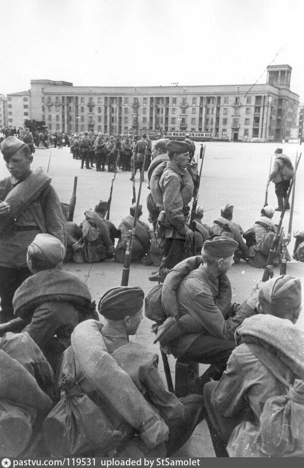 Мобилизация народного ополчения. Дивизии народного ополчения 1941. бойцы народного ополчения 1941 г.. народное ополчение блокадного ленинграда.