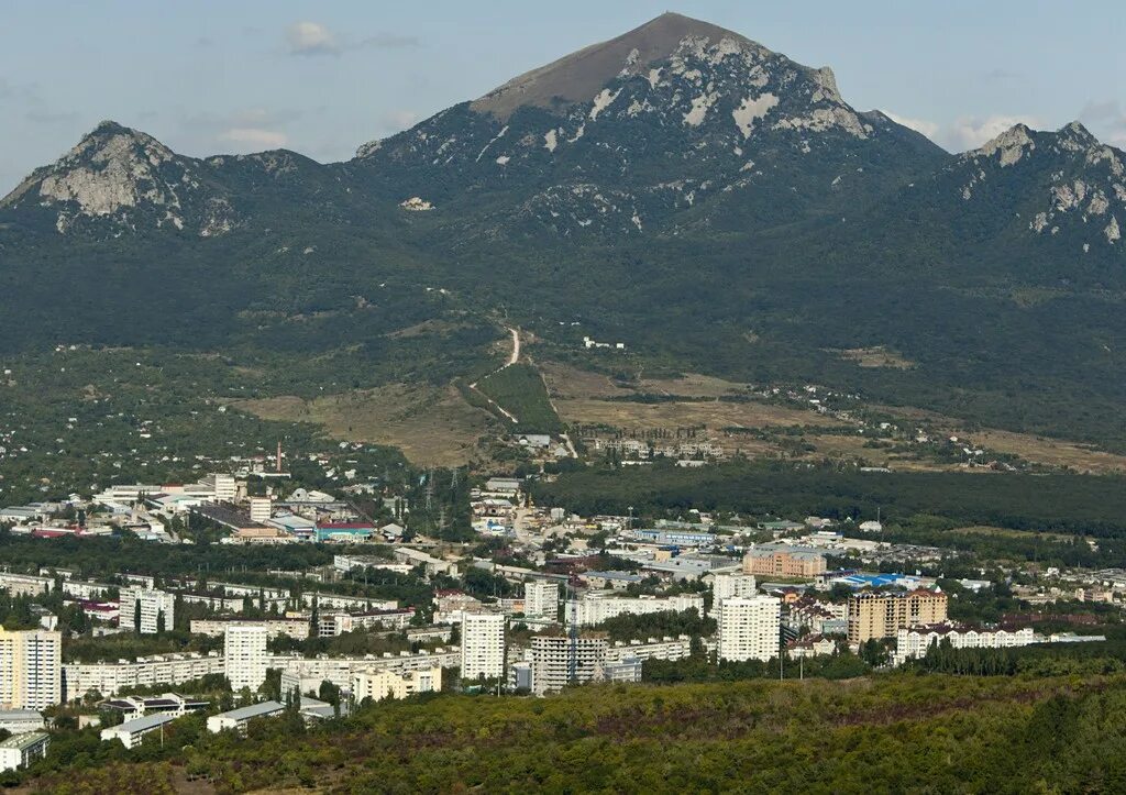 Пятигорск краснодарский край. Горы в Лермонтове Ставропольского края. Население города Лермонтова в Ставропольском крае. Город Лермонтов Ставропольский край число жителей.