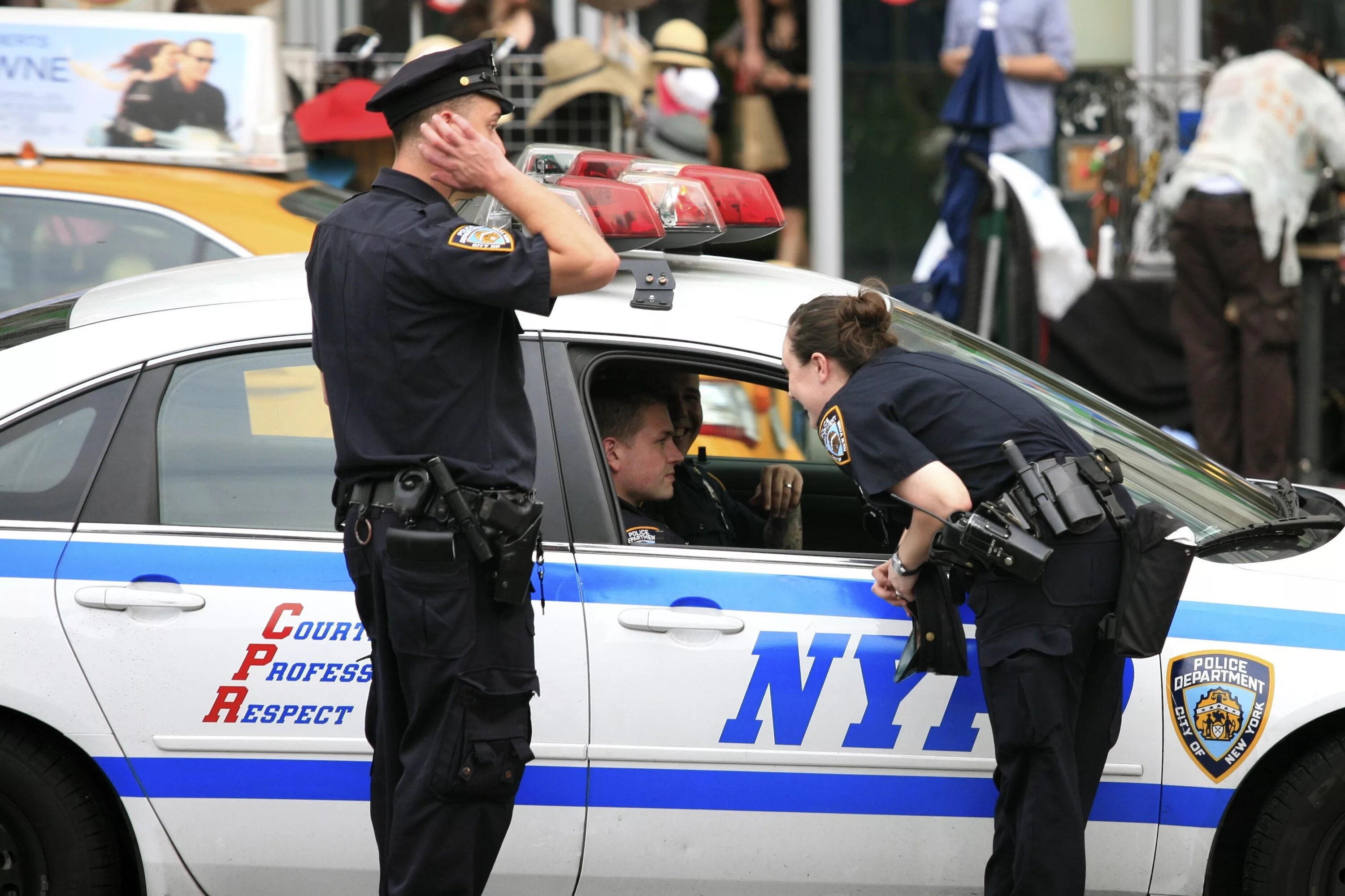 Полицейские NYPD. Полиция Нью-Йорка. Департамент полиции Нью-Йорка. Police NYPD задержания. During attempt