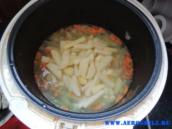 Щи в мультиварке редмонд из свежей капусты. Суп щи в мультиварке. Щи из свежей капусты с курицей в мультиварке. Щи в мультиварке. Суп в мультиварке.