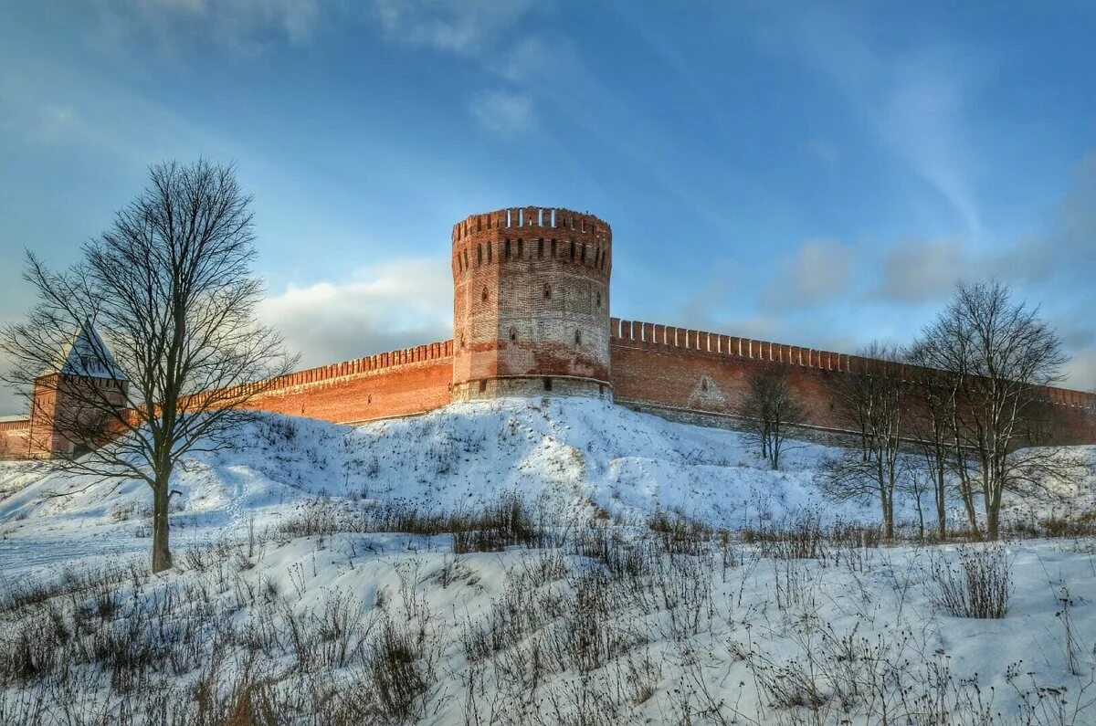 Крепостные стены кремля