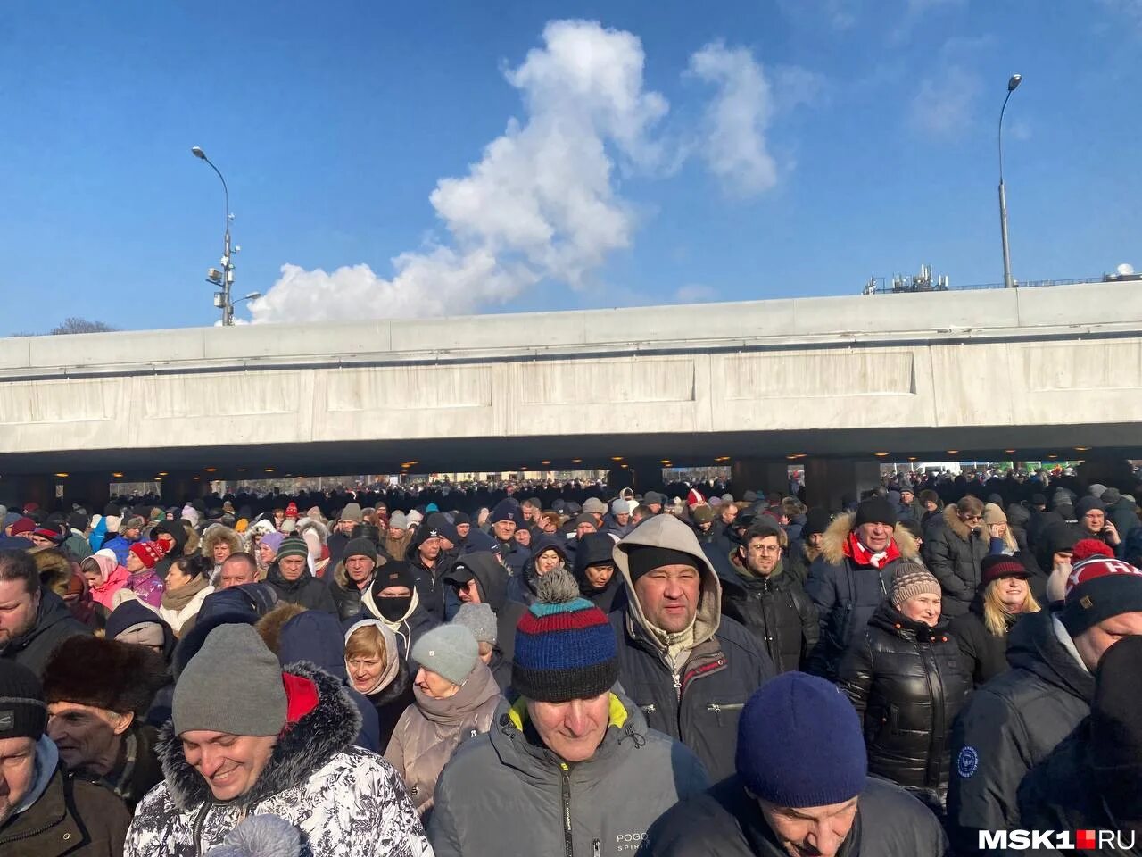 Лужники концерт. Толпа на концерте. Митинг концерт в Лужниках 2023. Митинг и концерт в Лужниках 22 февраля 2023 года. Митинг концерт в москве