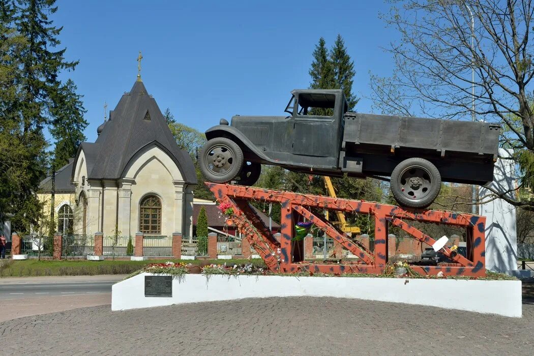 Всеволожск название. Памятник всеволоду всеволожскому во всеволожске. всеволожск парк полуторка. всеволожск достопримечательности. полуторка (памятник).