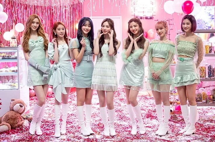 Panties pop. Бора Cherry Bullet. Cherry Кей поп. Бора из Cherry Bullet. Cherry Bullet Love so Sweet.