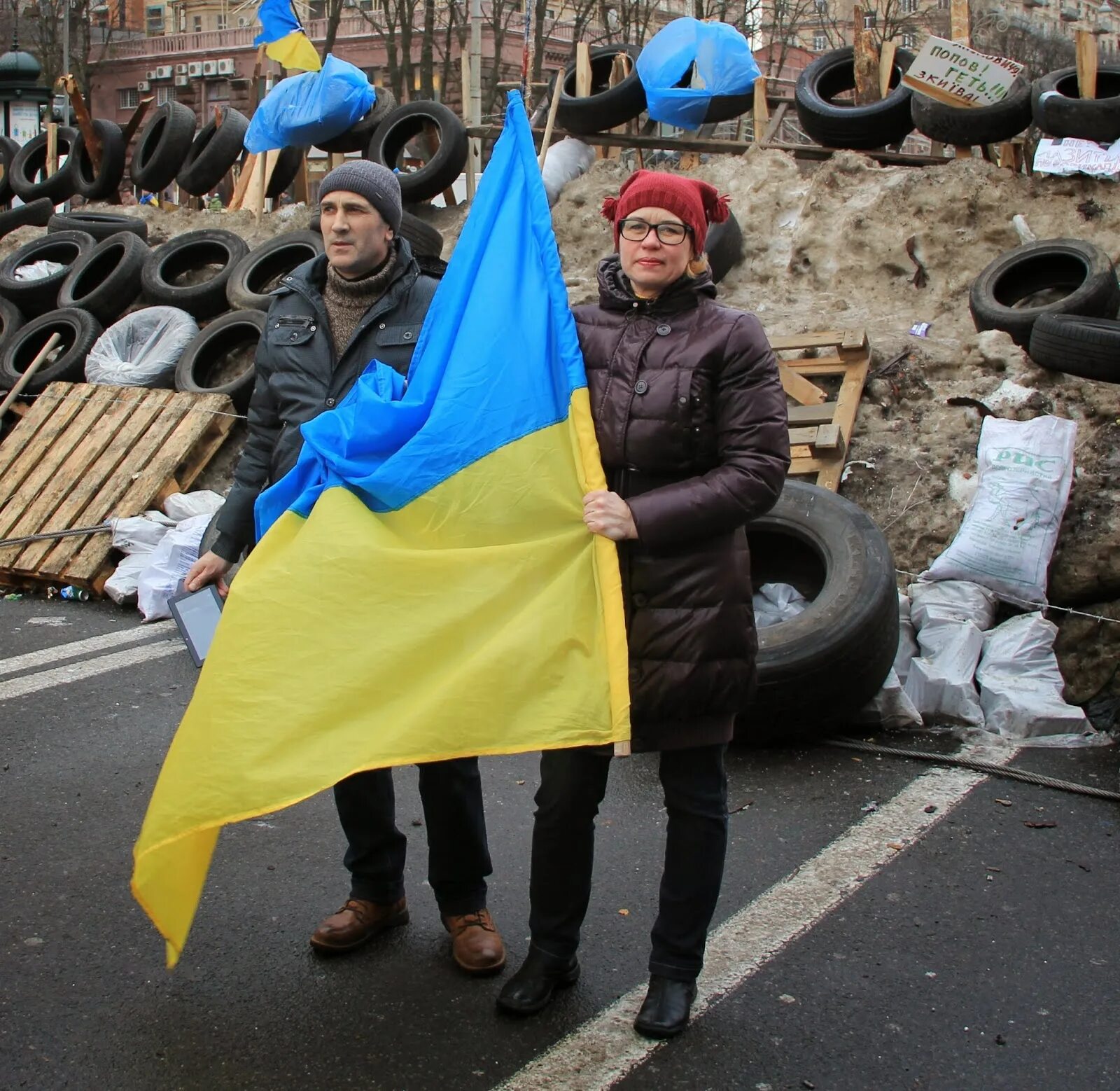 Майдан на Украине пирамида. Защита Украины. Майдан 2004 года Украина. Мельник украина майдан