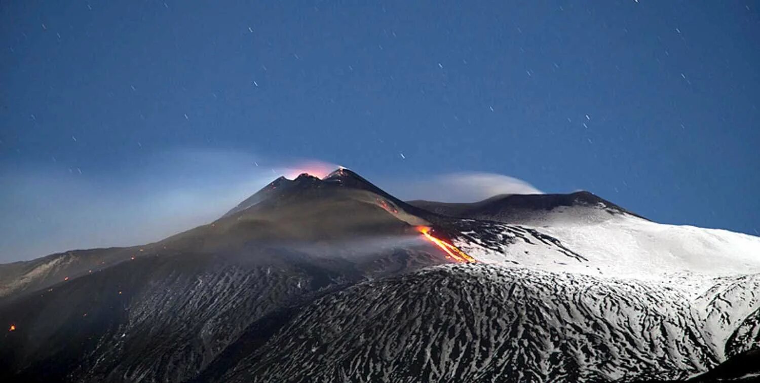 Где находится вулкан этна действующий или потухший. Вулкан Этна. Этна Сицилия. Гора Этна в Сицилии. Гора Этна – катания, Италия.